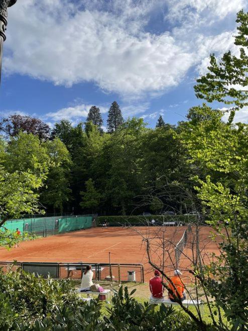 Apartment - Zentrumsnah, Eigener Parkplatz Und Grosser Balkon Ins Gruene Baden-Baden Exterior photo